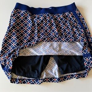 Tail golf / tennis / pickleball skirt with Built-in Shorts. Mint condition med